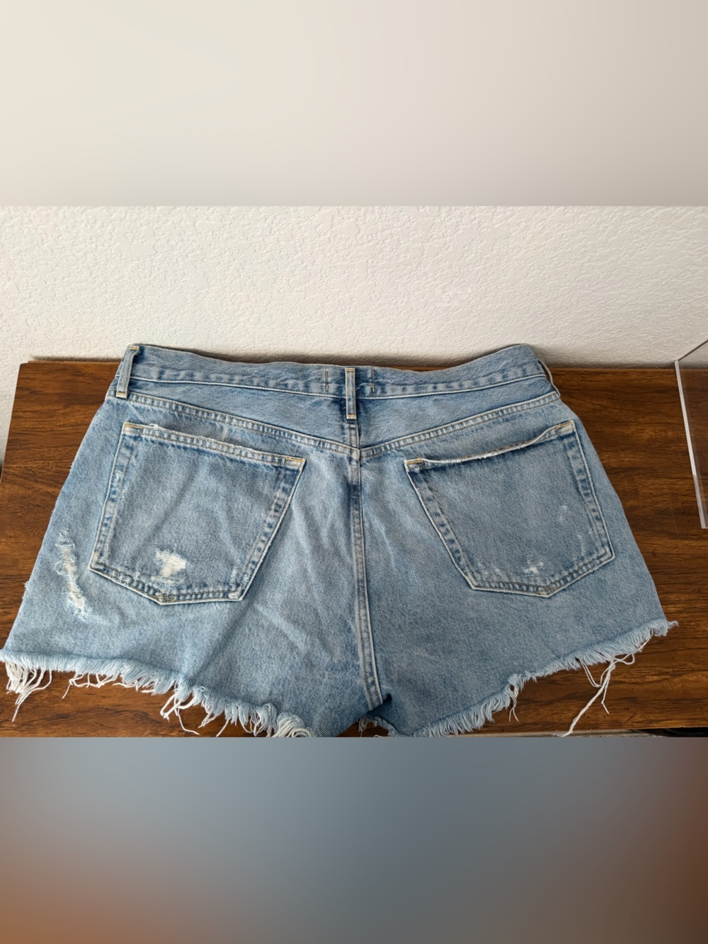 Agolde PARKER VINTAGE CUT OFF SHORT IN SWAPMEET - Picture 9 of 10